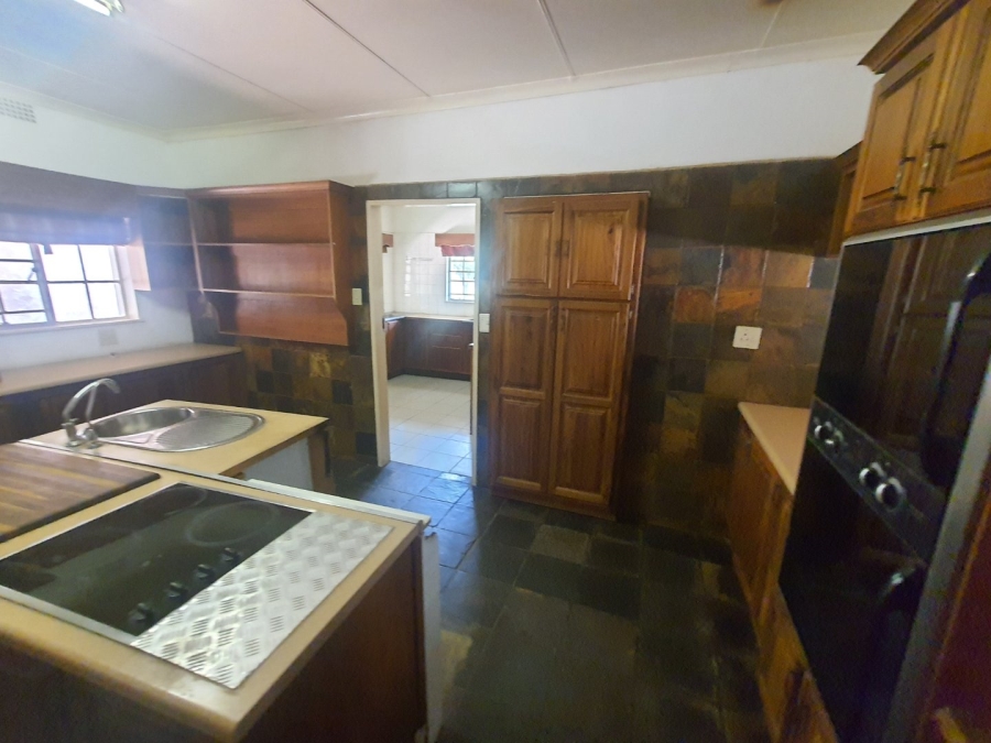 To Let 5 Bedroom Property for Rent in Hartbeespoort Rural North West